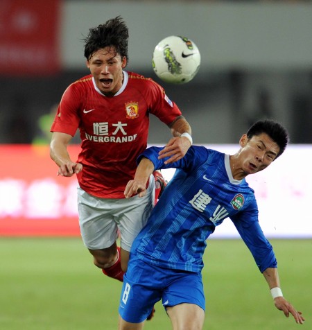 蓉城第90分钟遭扳平！李扬送点，神户点射破门2-2扳平蓉城