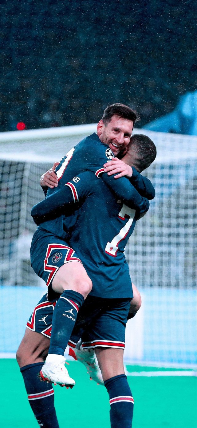 中国青年球员王钰栋将加盟德乙达姆施塔特，开启欧洲留洋之路，为中国足球注入新活力。