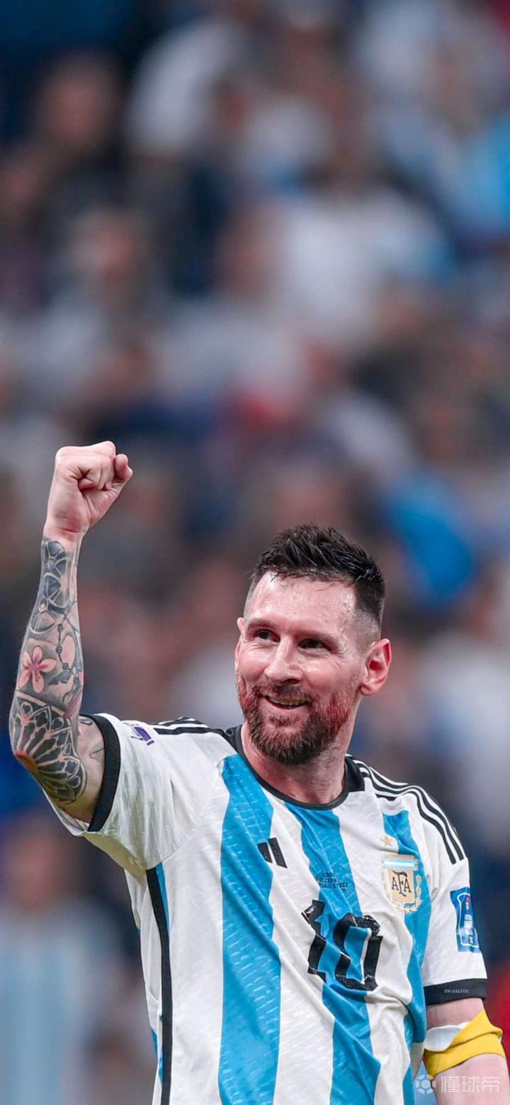 利物浦官网仅放萨拉赫抢圈训练图，未展示其与队友拥抱镜头