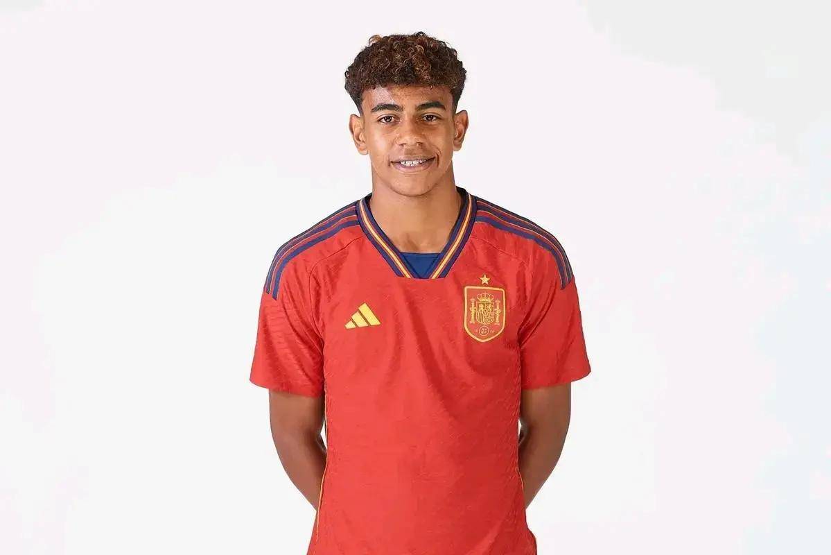 挪威黄金一代！哈兰德本届世预赛16球2助攻，厄德高1球7助攻