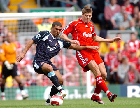 曼联4-1击败狼队，升至英超第六；米兰3-2战胜都灵，登顶积分榜。