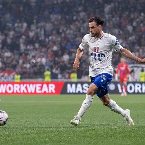 彻底放弃？阿贾克斯客战卡拉巴克首发：多名小将轮换登场